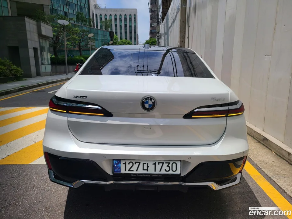 BMW 7 Series 740i xDrive M 2024 — миниатюра 4