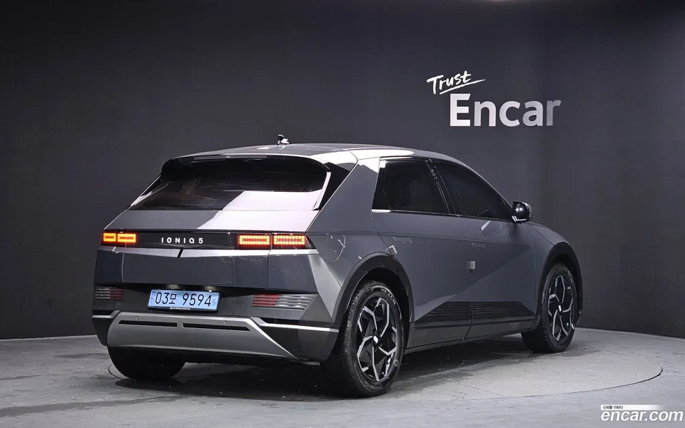 Hyundai Ioniq 5 2023 — миниатюра 2