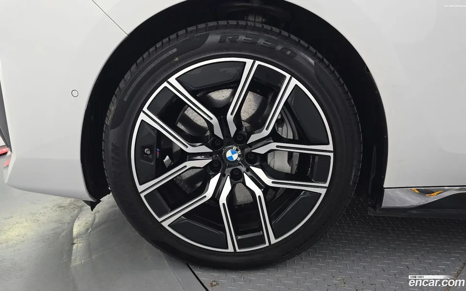 BMW i7 xDrive 60 M 2023 — миниатюра 5