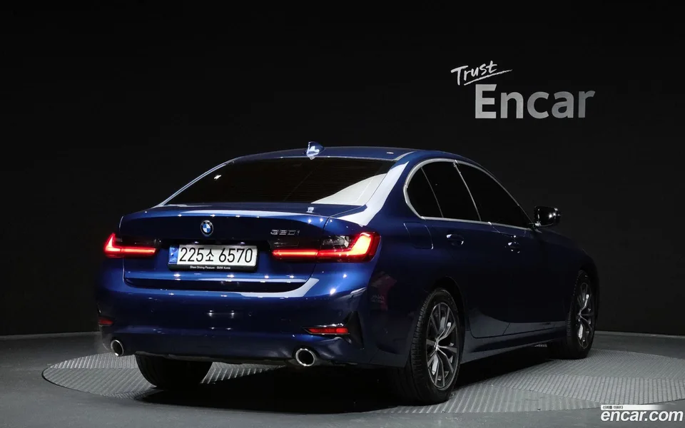 BMW 3 Series 320i 2022 — миниатюра 2