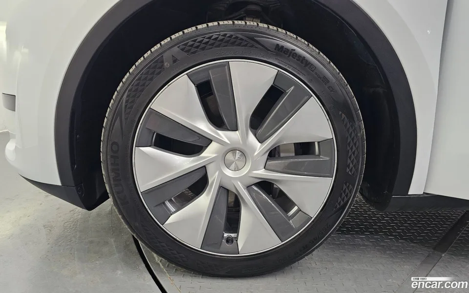 Tesla Model Y RWD 2024 — миниатюра 5