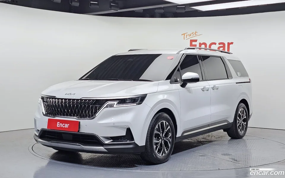 Kia Carnival 9 2023 — фото 1, купить с доставкой в Москву