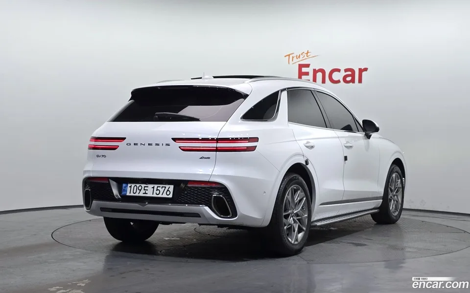 Genesis GV70 2.5T AWD 2023 — миниатюра 2
