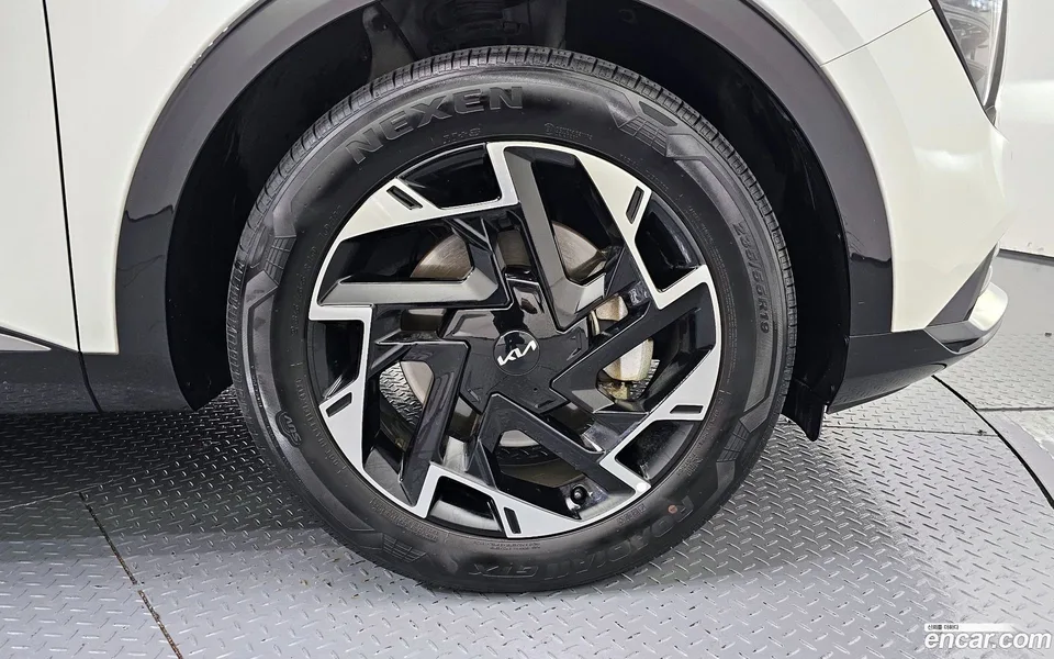 Kia Sportage 1.6 2WD 2023 — миниатюра 5