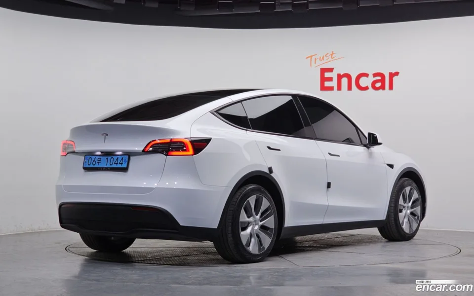 Tesla Model Y RWD 2024 — миниатюра 2