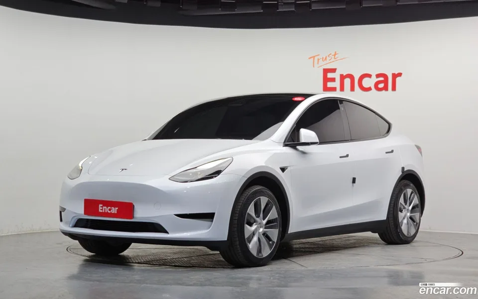 Tesla Model Y RWD 2024 — фото 1, купить с доставкой в Москву