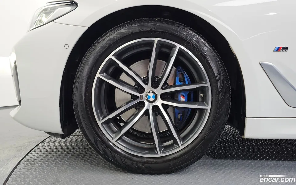 BMW 5 Series 520i M 2023 — миниатюра 5