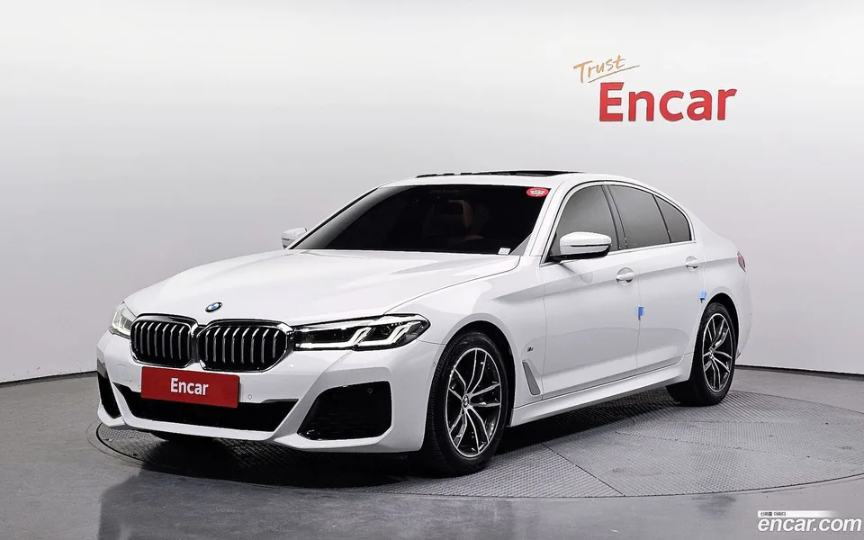 BMW 5 Series 520i M 2023 — фото 1, купить с доставкой в Москву