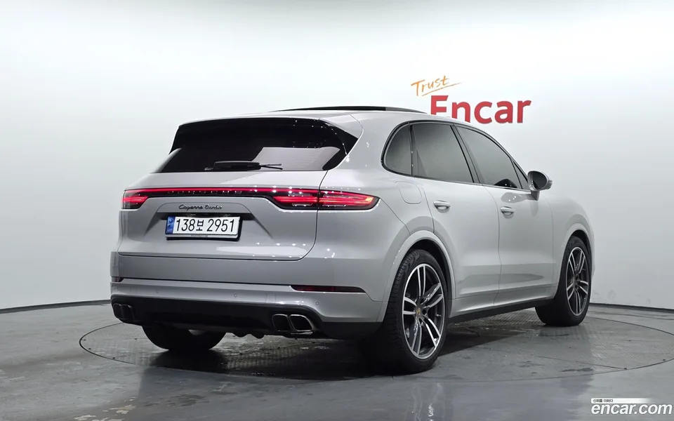 Porsche Cayenne 4.0 2022 — миниатюра 2