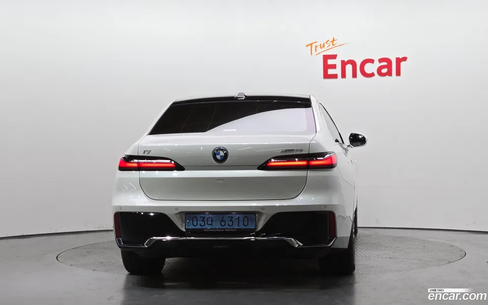 BMW i7 xDrive 60 M 2023 — миниатюра 4