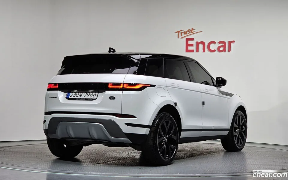 Land Rover Range Rover Evoque P250 SE 2023 — миниатюра 2