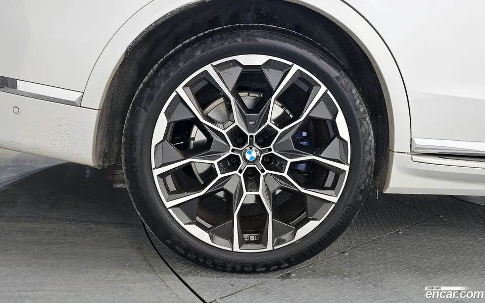 BMW X7 xDrive 40i M 7 2023 — миниатюра 5