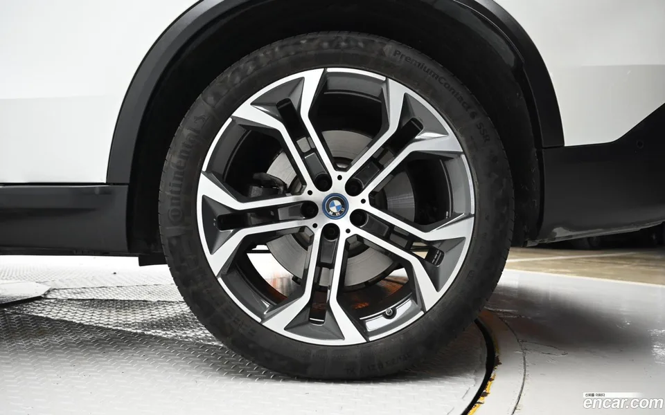 BMW X5 xDrive 50e xLine 2024 — миниатюра 5