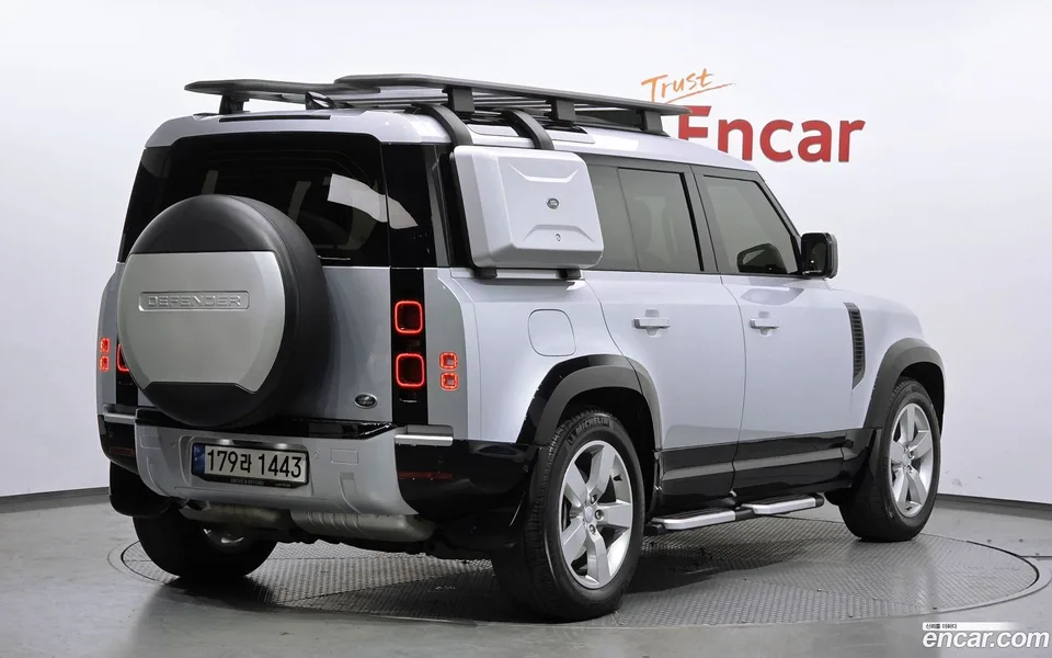 Land Rover Defender 110 D300 HSE 2022 — миниатюра 2