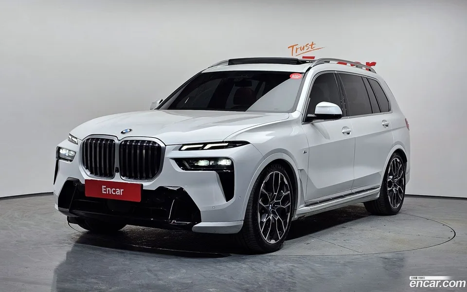 BMW X7 xDrive 40i M 7 2023 — фото 1, купить с доставкой в Москву