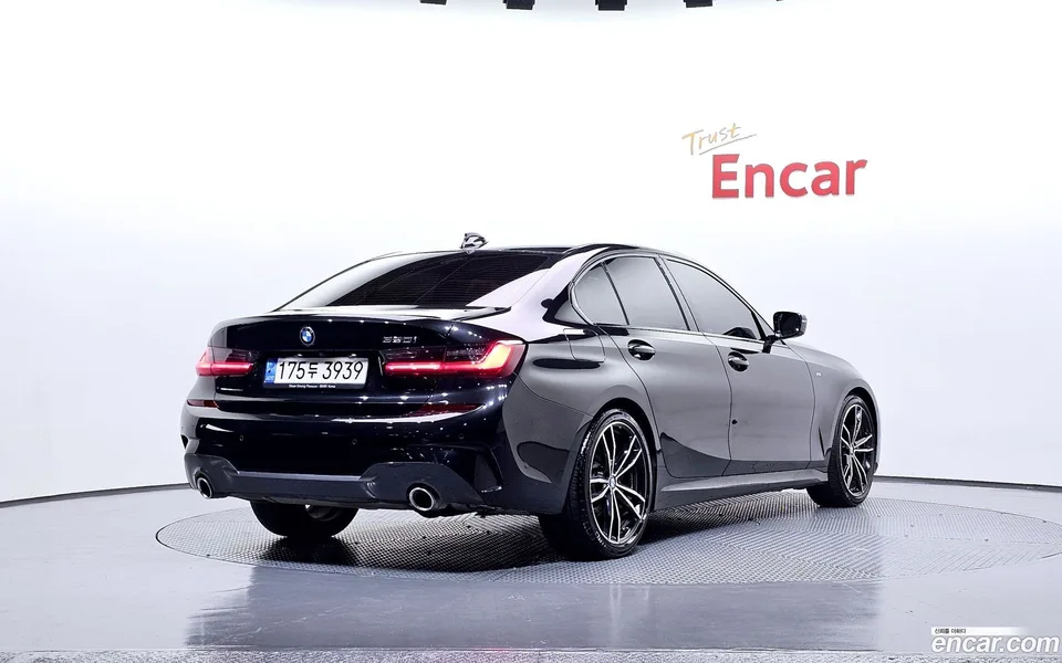 BMW 3 Series 320i M 2022 — миниатюра 2