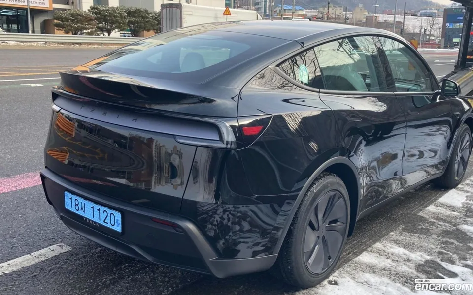 Tesla Model Y RWD 2025 — миниатюра 5