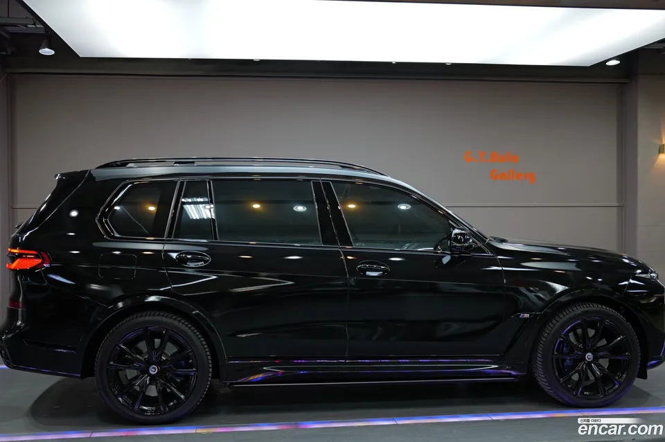 BMW X7 M60i xDrive M 6 2023 — миниатюра 5