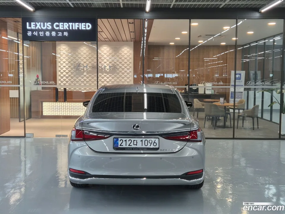 Lexus ES 300h 2025 — миниатюра 4