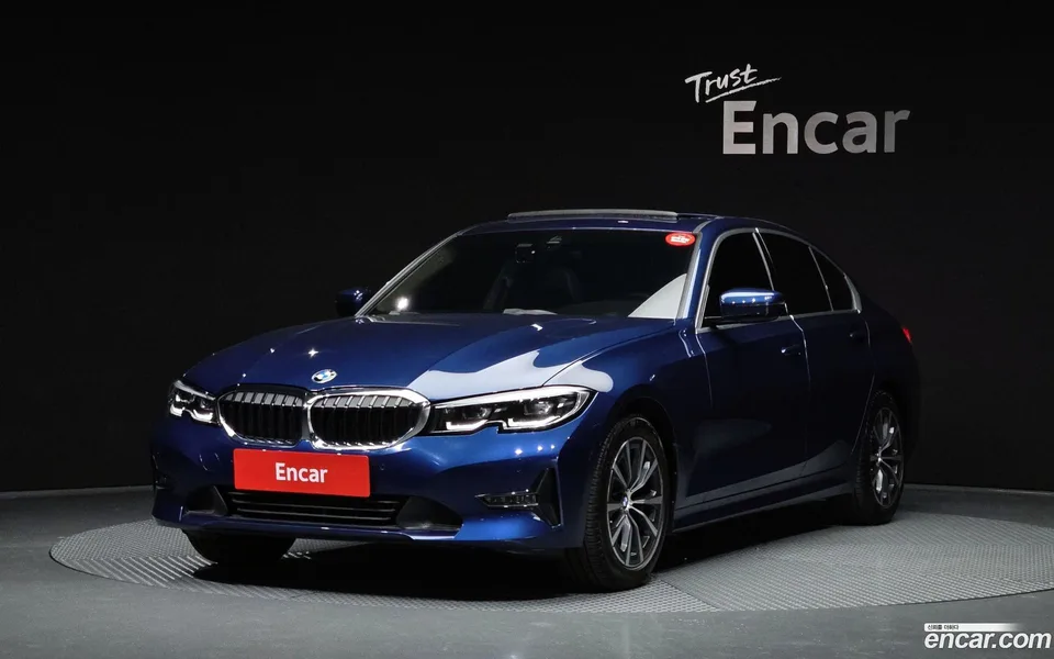 BMW 3 Series 320i 2022 — фото 1, купить с доставкой в Москву