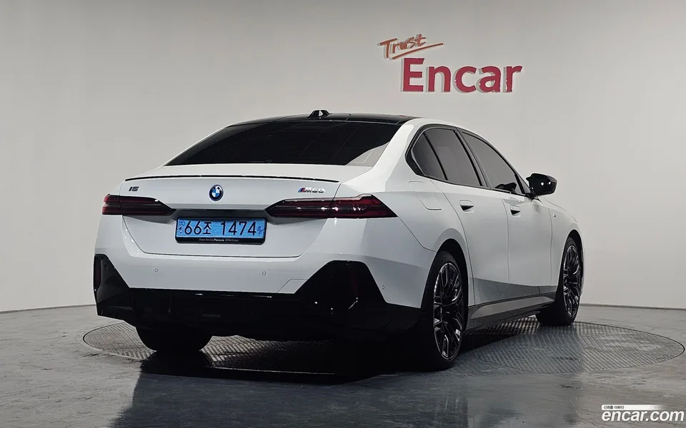 BMW i5 M60 xDrive 2024 — миниатюра 2