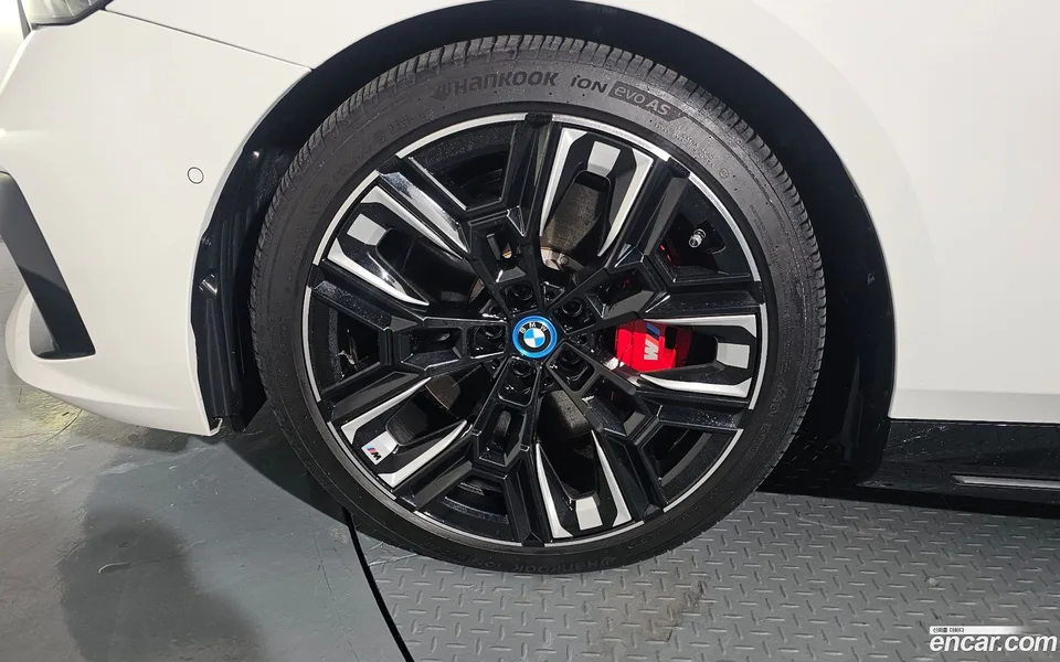BMW i5 M60 xDrive 2024 — миниатюра 5