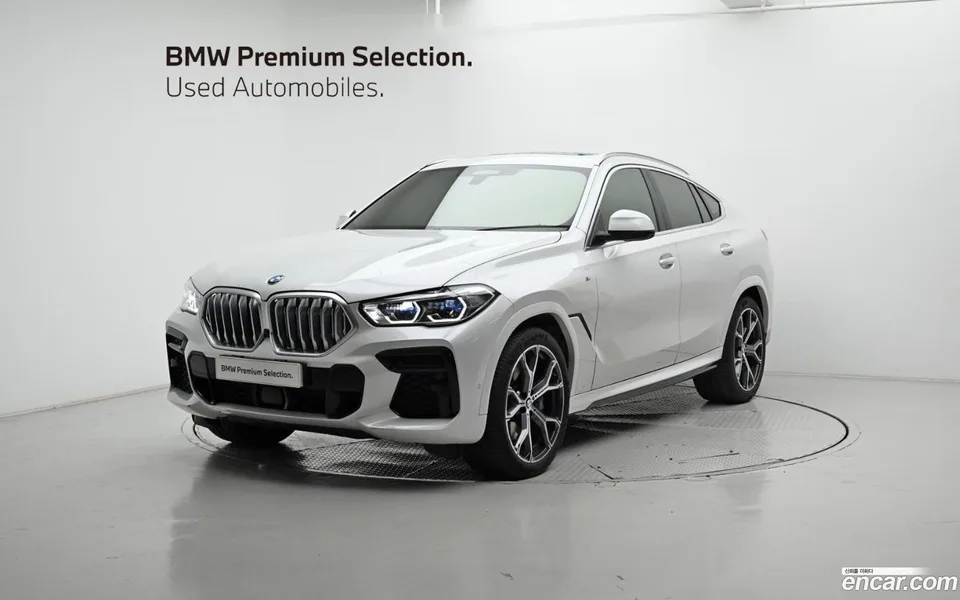 BMW X6 xDrive40i M 2022 — фото 1, купить с доставкой в Москву