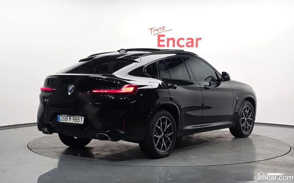 BMW X4 xDrive20i M 2022 — миниатюра 2