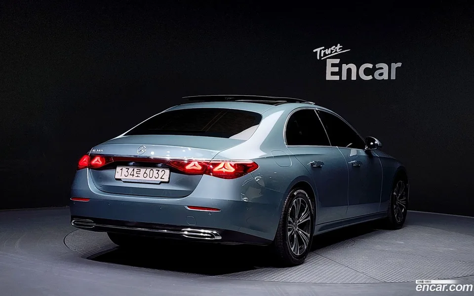 Mercedes-Benz E-Class E200 2024 — миниатюра 2