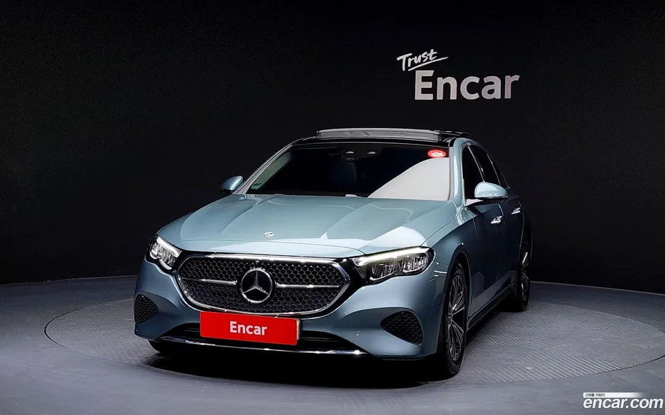 Mercedes-Benz E-Class E200 2024 — миниатюра 3