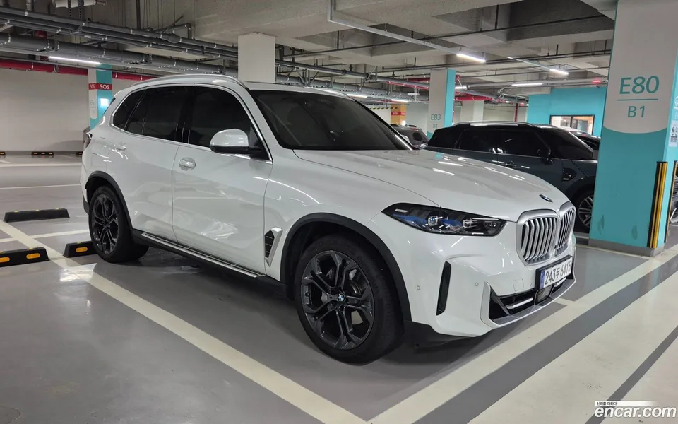 BMW X5 xDrive 40i M 2024 — фото 1, купить с доставкой в Москву