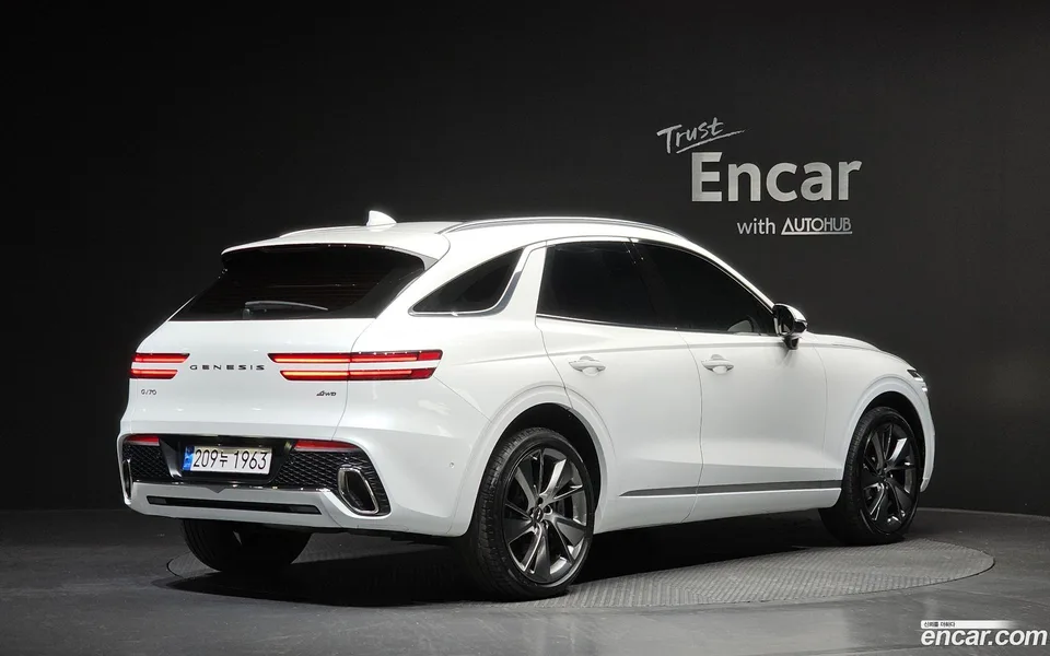 Genesis GV70 2.5T AWD 2023 — миниатюра 2