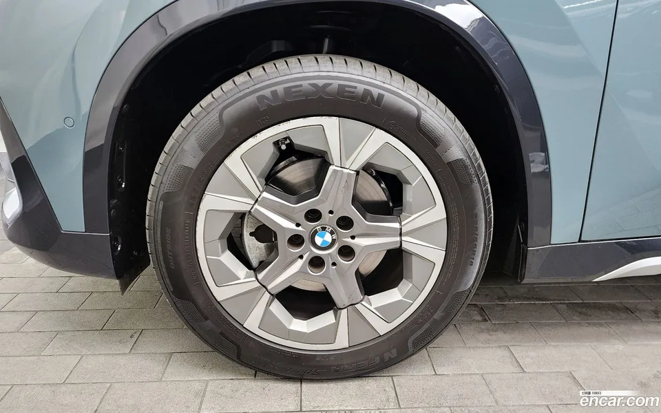 BMW X1 xDrive 20i xLine 2024 — миниатюра 5