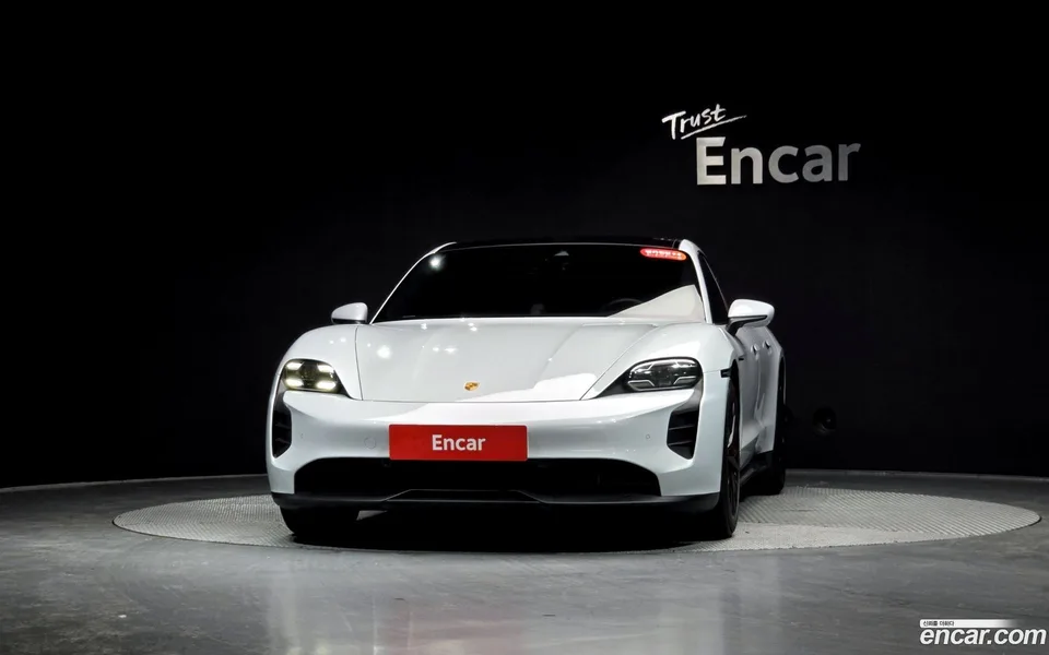 Porsche Taycan GTS 2023 — миниатюра 3
