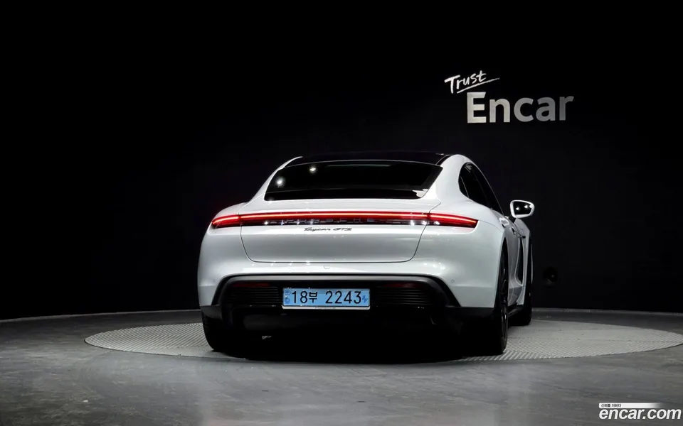 Porsche Taycan GTS 2023 — миниатюра 4
