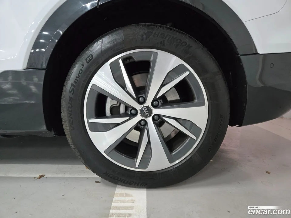 Audi Q8 e-tron 55 2024 — миниатюра 5