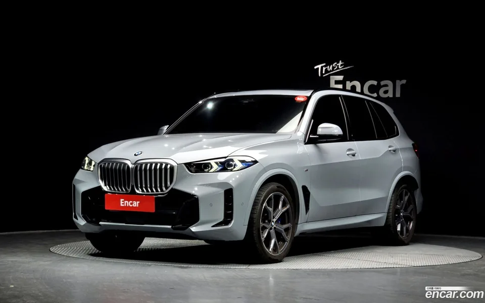 BMW X5 xDrive 40i M 2024 — фото 1, купить с доставкой в Москву