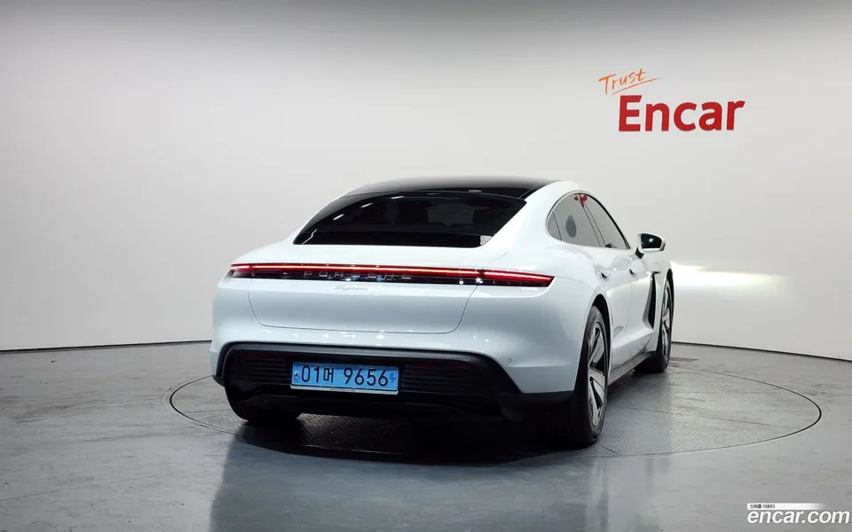 Porsche Taycan 2023 — миниатюра 4