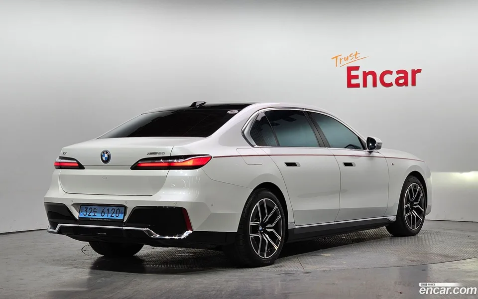 BMW i7 xDrive 60 M 2023 — миниатюра 2
