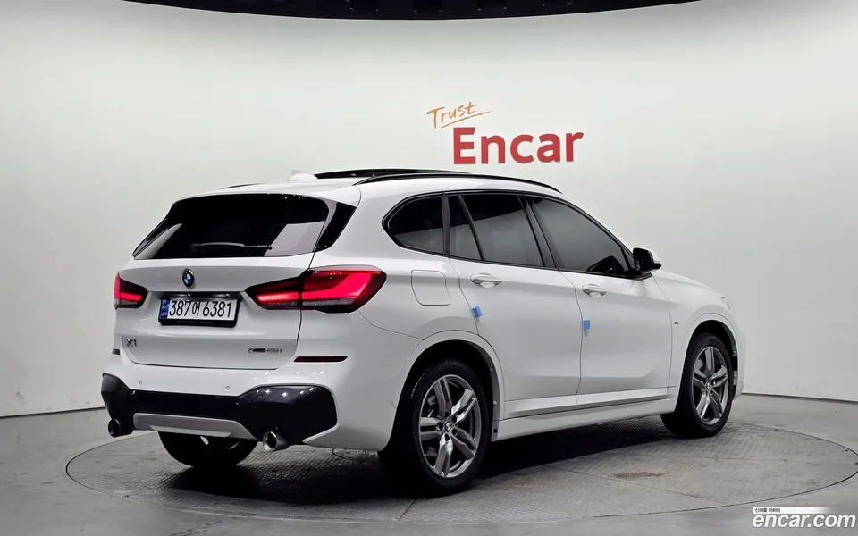 BMW X1 xDrive 20i M 2022 — миниатюра 2