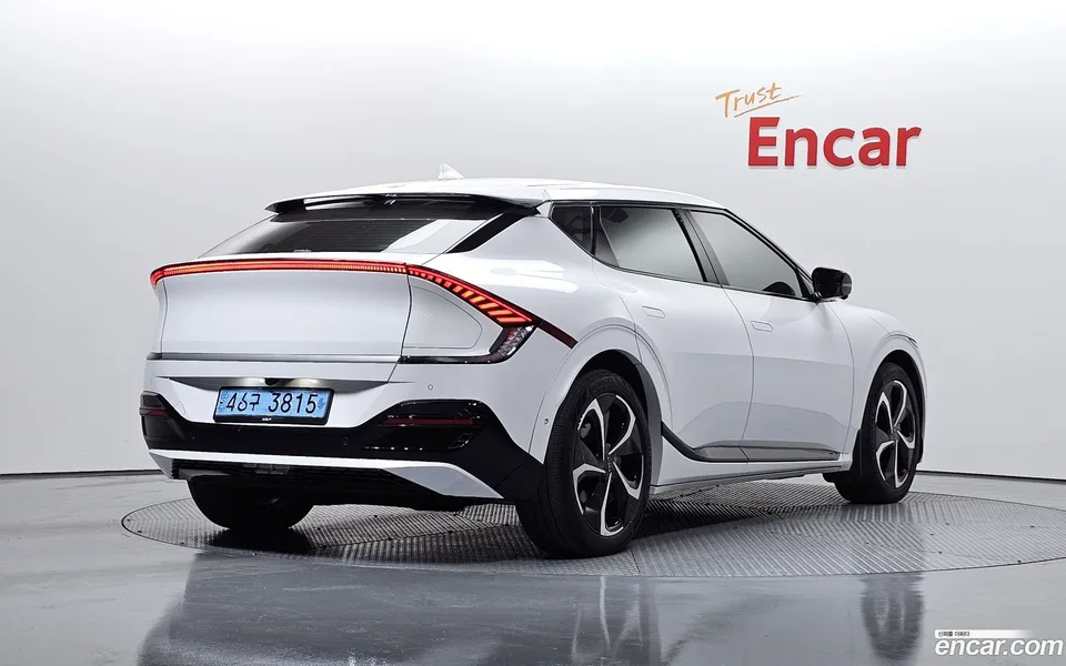 Kia EV6 4WD 2023 — миниатюра 2