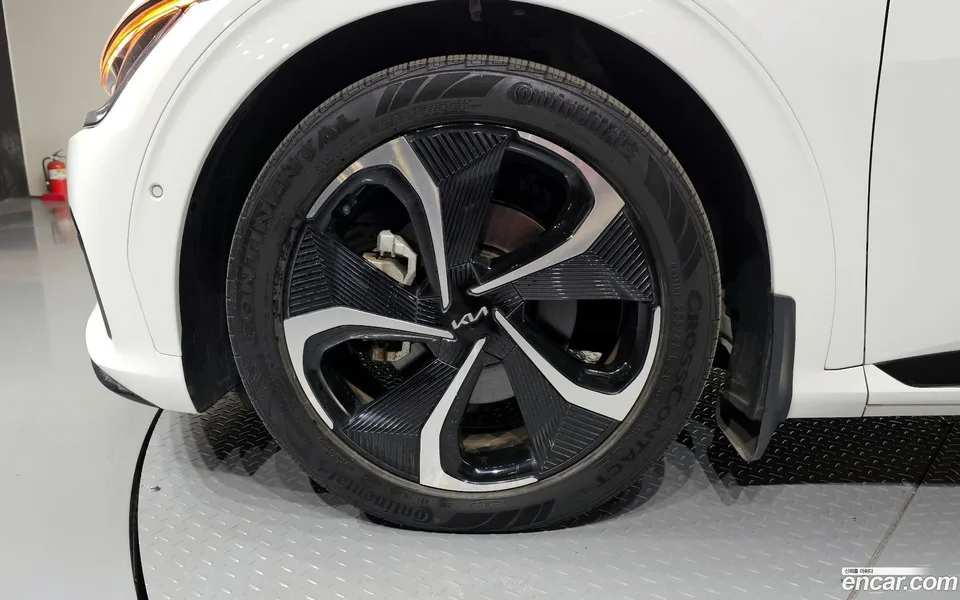 Kia EV6 4WD 2023 — миниатюра 5