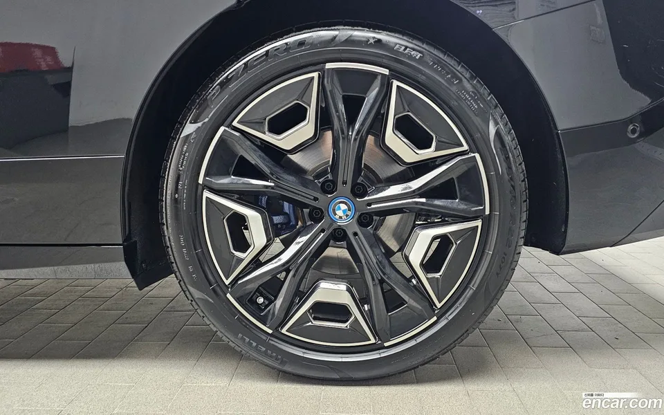 BMW iX xDrive50 2024 — миниатюра 5