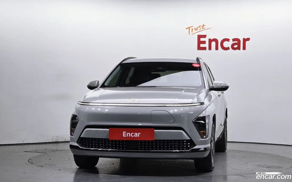 Hyundai Kona Electric 2023 — миниатюра 3