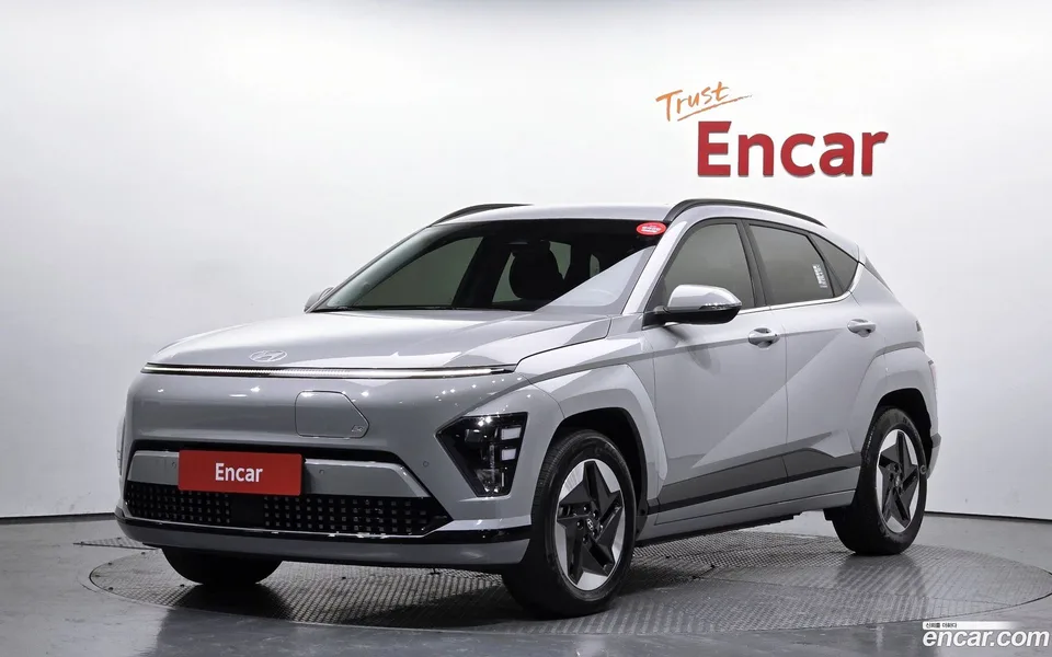 Hyundai Kona Electric 2023 — фото 1, купить с доставкой в Москву
