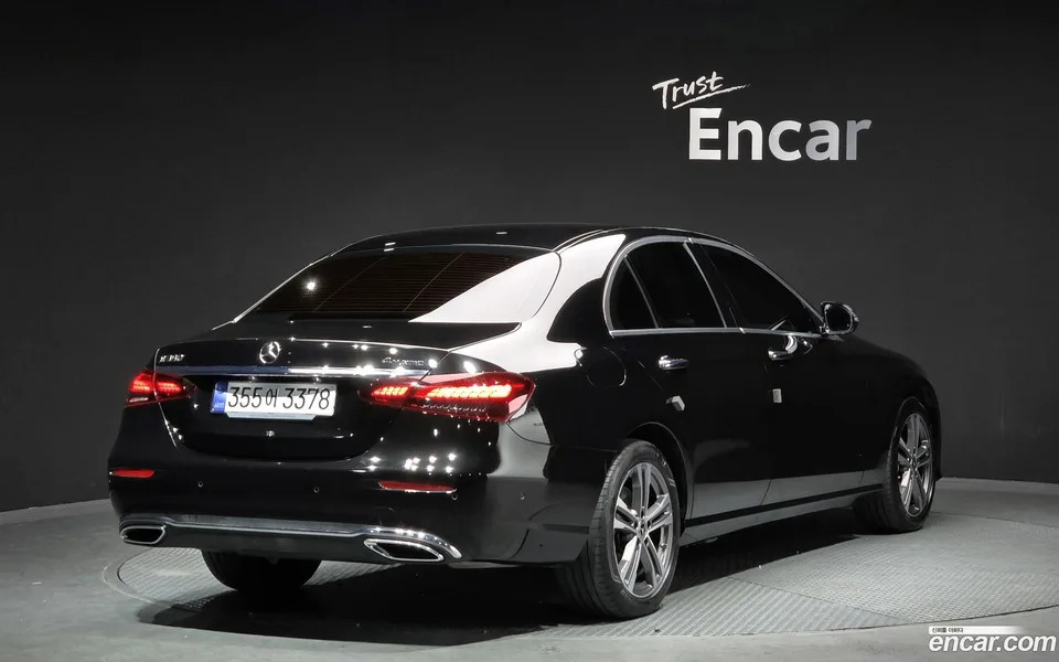 Mercedes-Benz E-Class E350 4MATIC 2022 — миниатюра 2