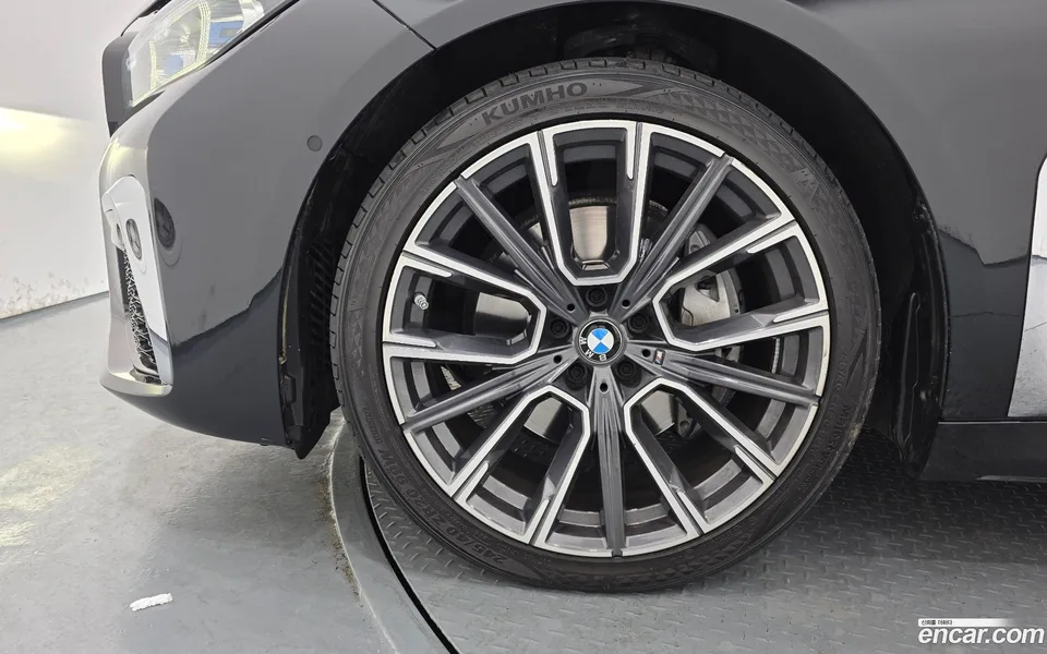 BMW 7 Series 740Li xDrive M 2022 — миниатюра 5