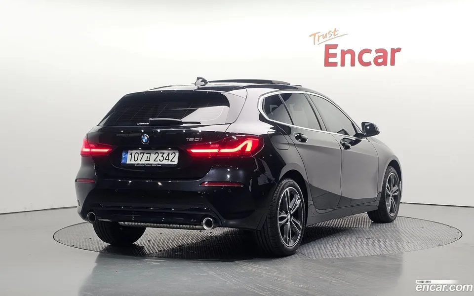 BMW 1 Series 120i 2022 — миниатюра 2