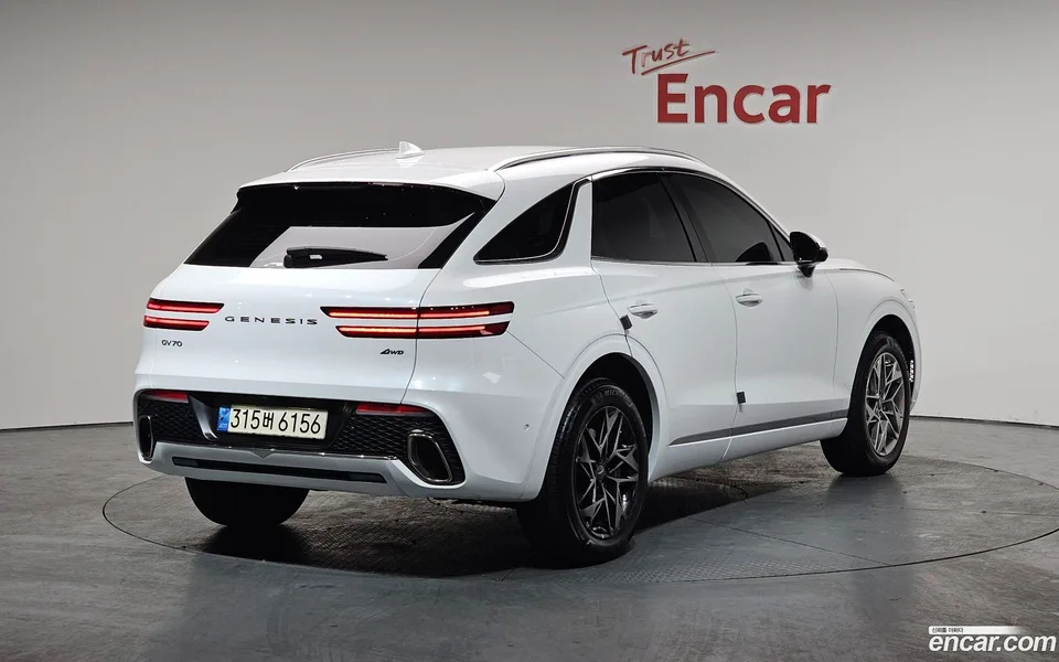 Genesis GV70 2.5T AWD 2023 — миниатюра 2