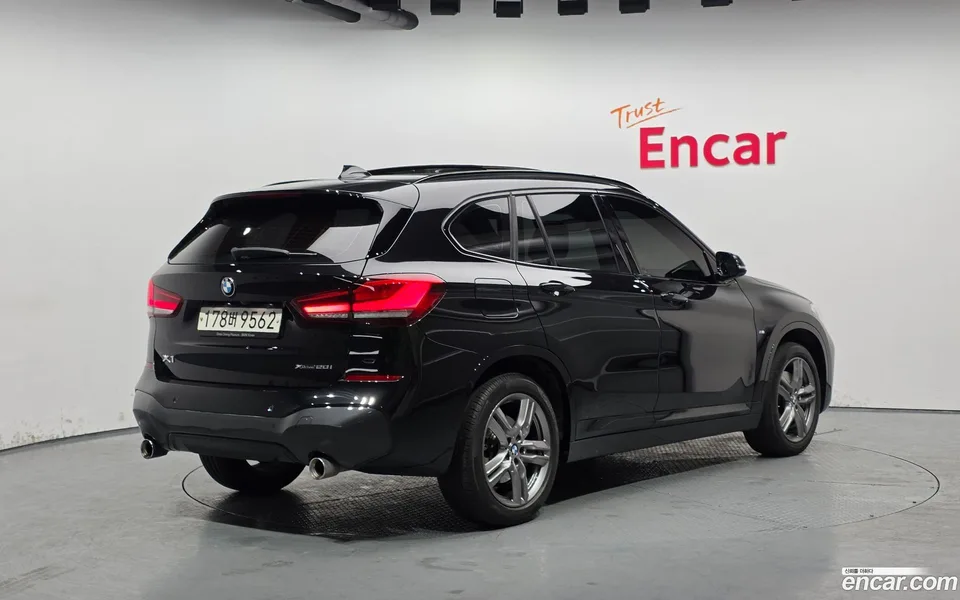 BMW X1 xDrive 20i M 2022 — миниатюра 2
